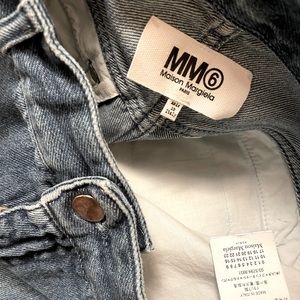Beautiful cropped jeans from French luxury brand Maison Margiela, made in Italy.